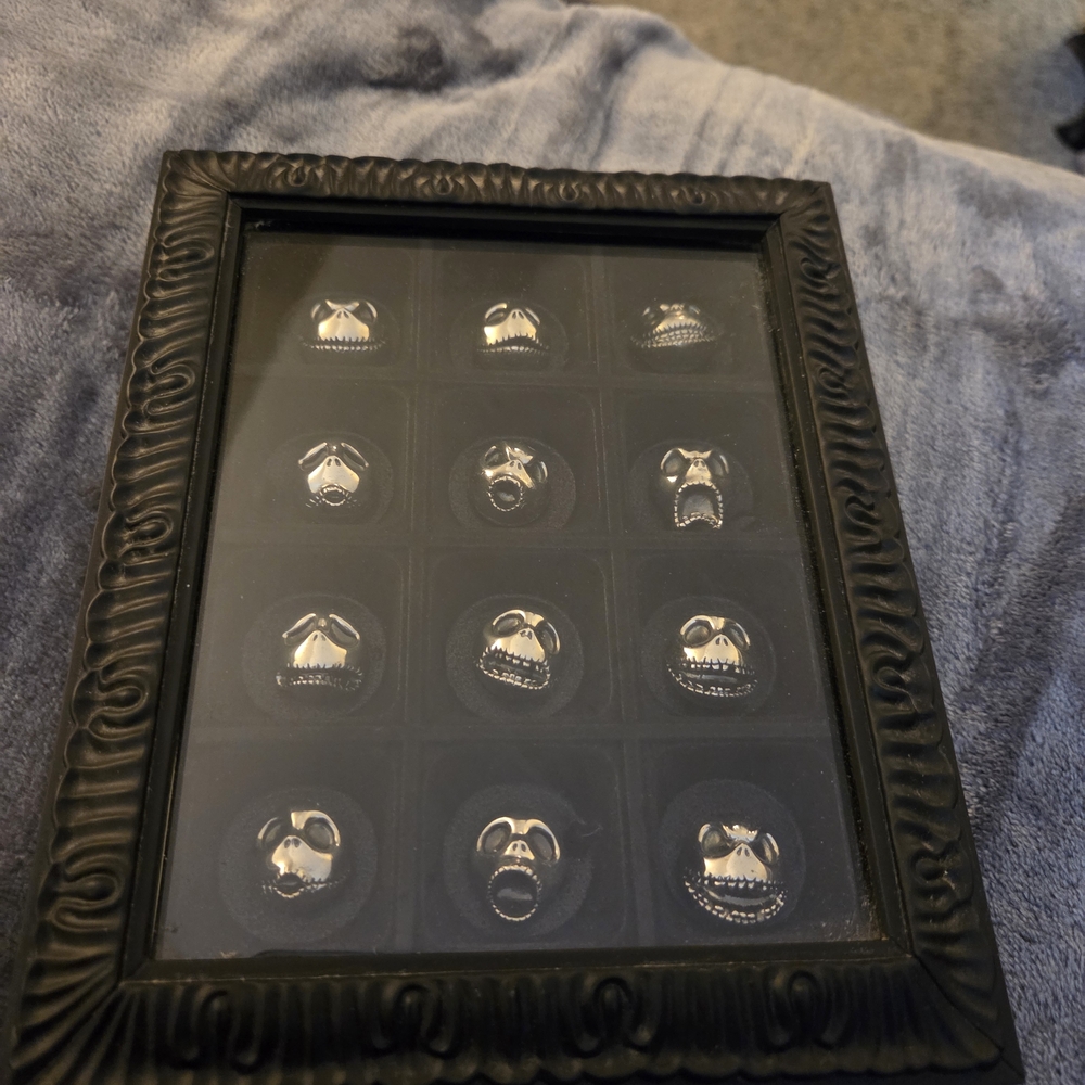 Nightmare Before Christmas - 12 faces of Jack Framed 12 Pin Set
